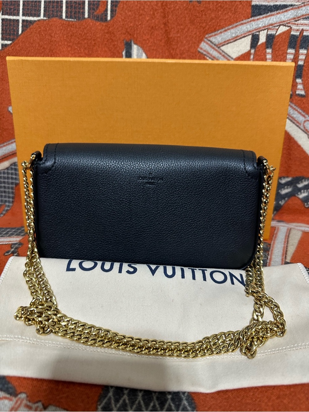 LOUIS VUITTON ❤️🌟LOCKME TENDER BAG WITH GOLD HADRWARE MICROCHIP⭐️ - Picture 4 of 12